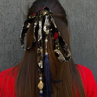 Стрічка для волосся у китайському стилі "Коропи" Чорна з синіми китицями